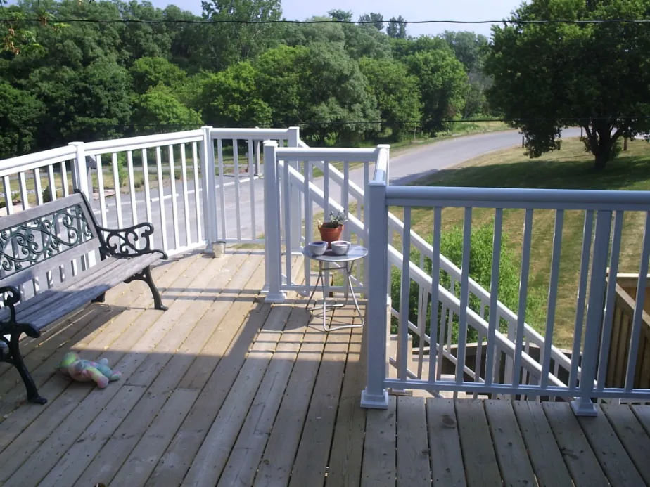 Aluminum Picket Railing, Durable & Stylish Safety Solution